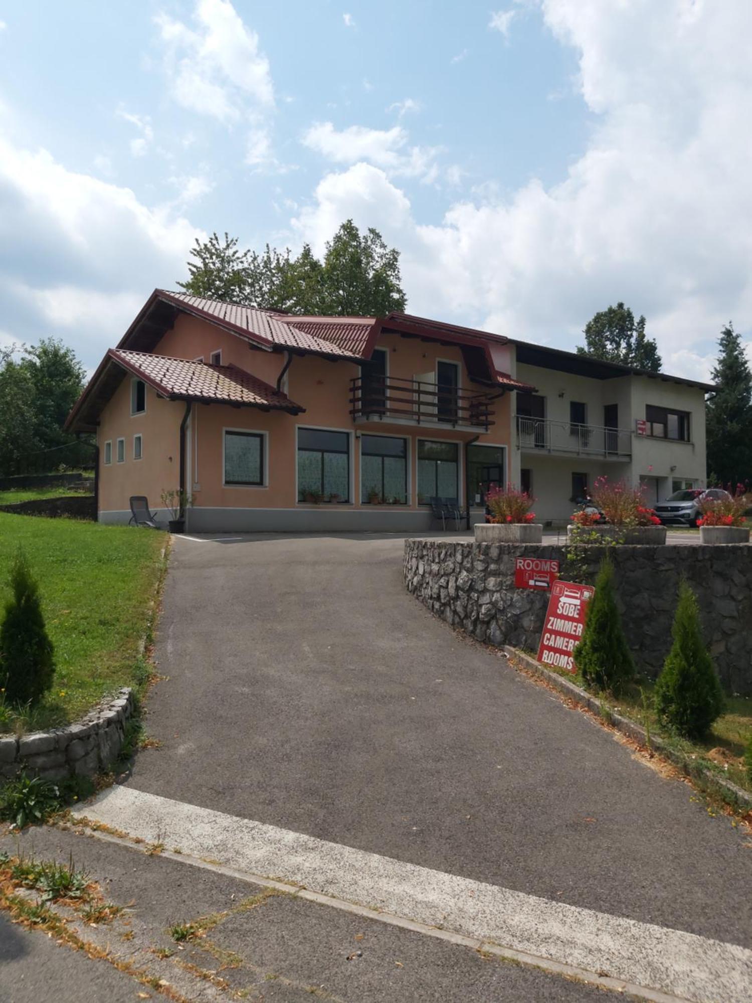 Rooms Zagon Постойна Екстериор снимка